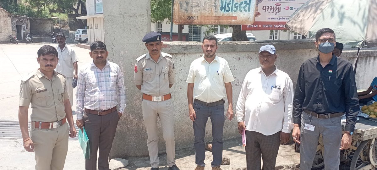 THORAJULA's tweet photo. >> Mega Tobacco Control Drive Conducted At Rajula Under Guidance of @ArunKumar23302

>> કલમ ૬ હેઠળ કાયદાના ભંગબદલ ૩૦ કેસ કરી ૫૯૦૦ રૂ.ના દંડની વસુલાત કરી સાથે તેનાથી થતા નુકશાન અંગે સમજણ અપાઈ

@GujHFWDept @mdnhmgujarat @GujaratStcc @CollectorAmr @ddoamreli @AmreliDtcc @SdmRajula https://t.co/fd2joIm9WR