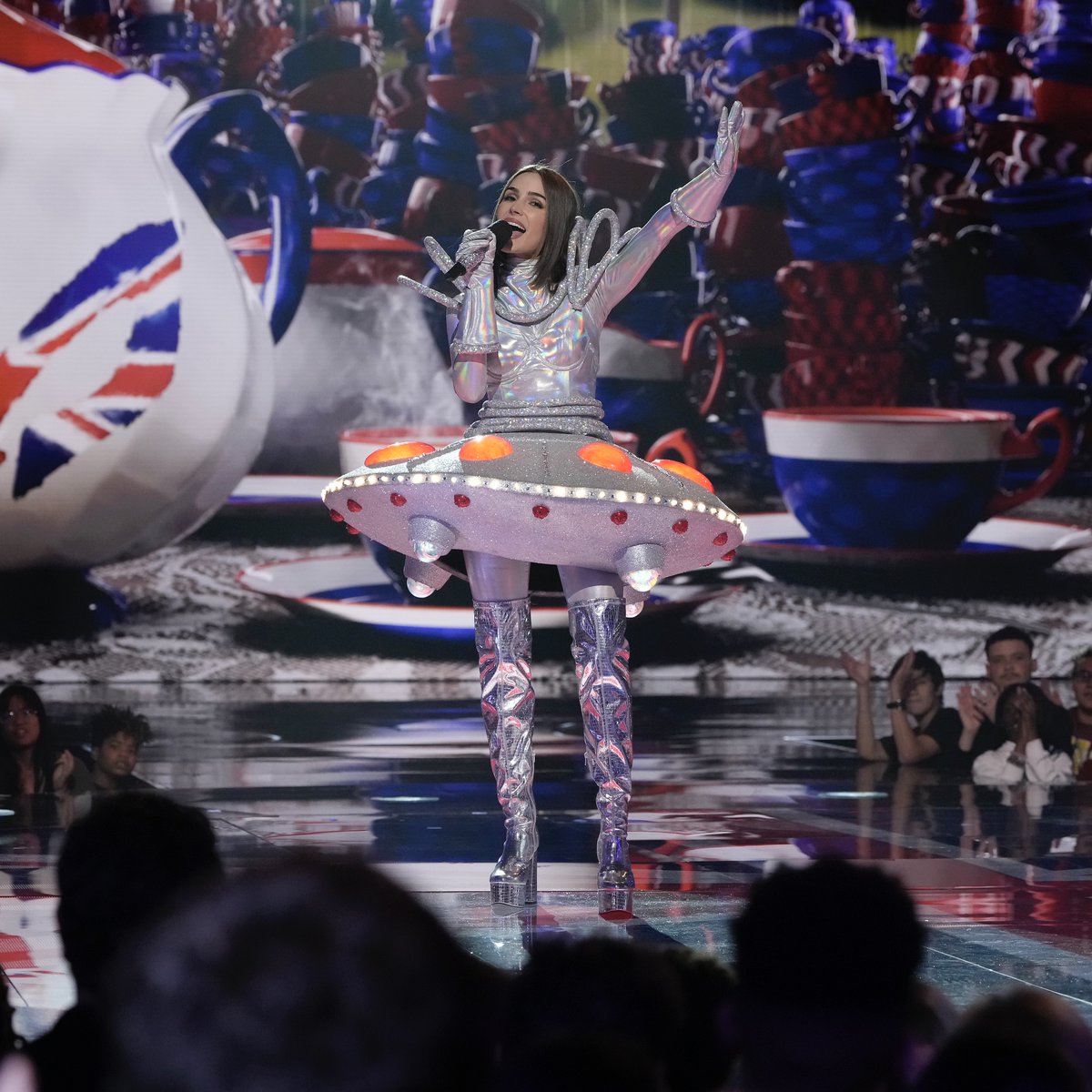 MaskedSingerFOX's tweet photo. The former Miss Universe's time on #TheMaskedSinger was out of this world 🌎 Thanks for sharing your talent with us, @oliviaculpo! https://t.co/wNHK7NnxOs