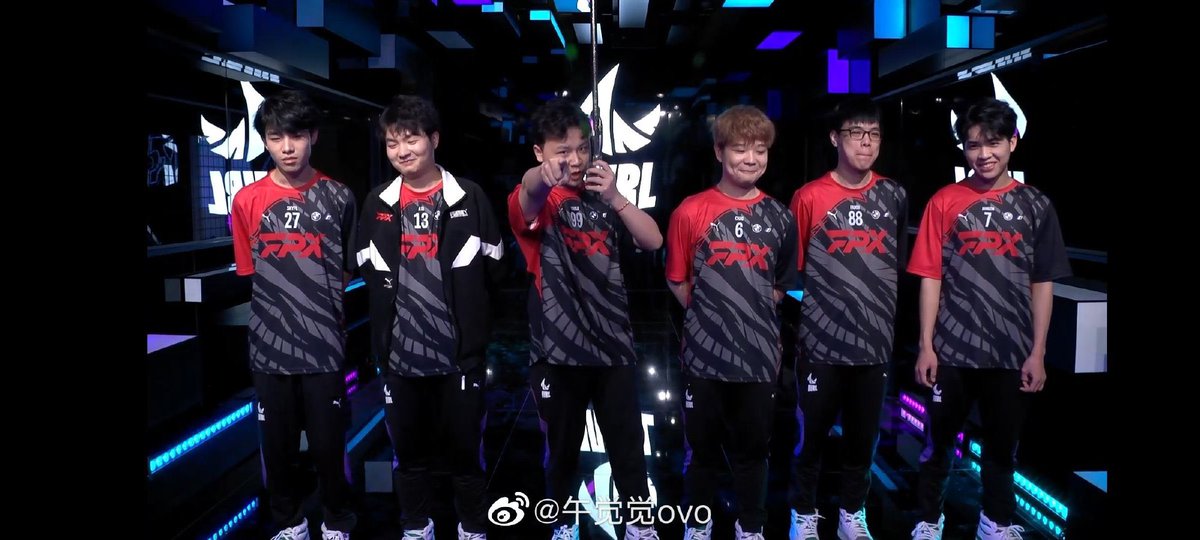 SkyFL0717's tweet photo. 🫶🏻Today I have MOM Buff!!  2nd MVP❤️‍🔥
(My mommy came to the offline stage for watching my show) happy friday, Buen finde:)😎 #WildRift #WildRiftLeagueAsia https://t.co/IvBLcR9IdG