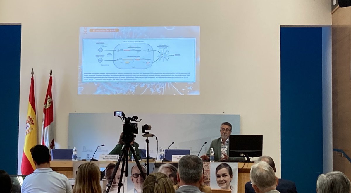 farmagemma's tweet photo. Escuchando ya a @alfredocorell aprendiendo de nuevas vacunas de ARN. Qué futuro, amigos.🤩🤩 https://t.co/wPFYtNAGNO
