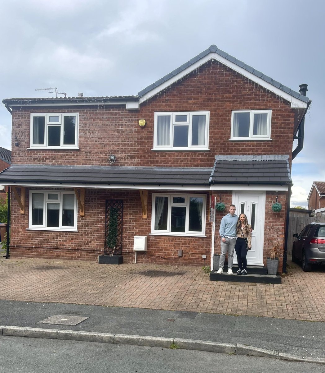 danharrison_x's tweet photo. We did it 🥹🏠 officially home owners! Here’s to our next chapter @Taylor_Wood1 ❤️ https://t.co/xvQMxsCQqQ