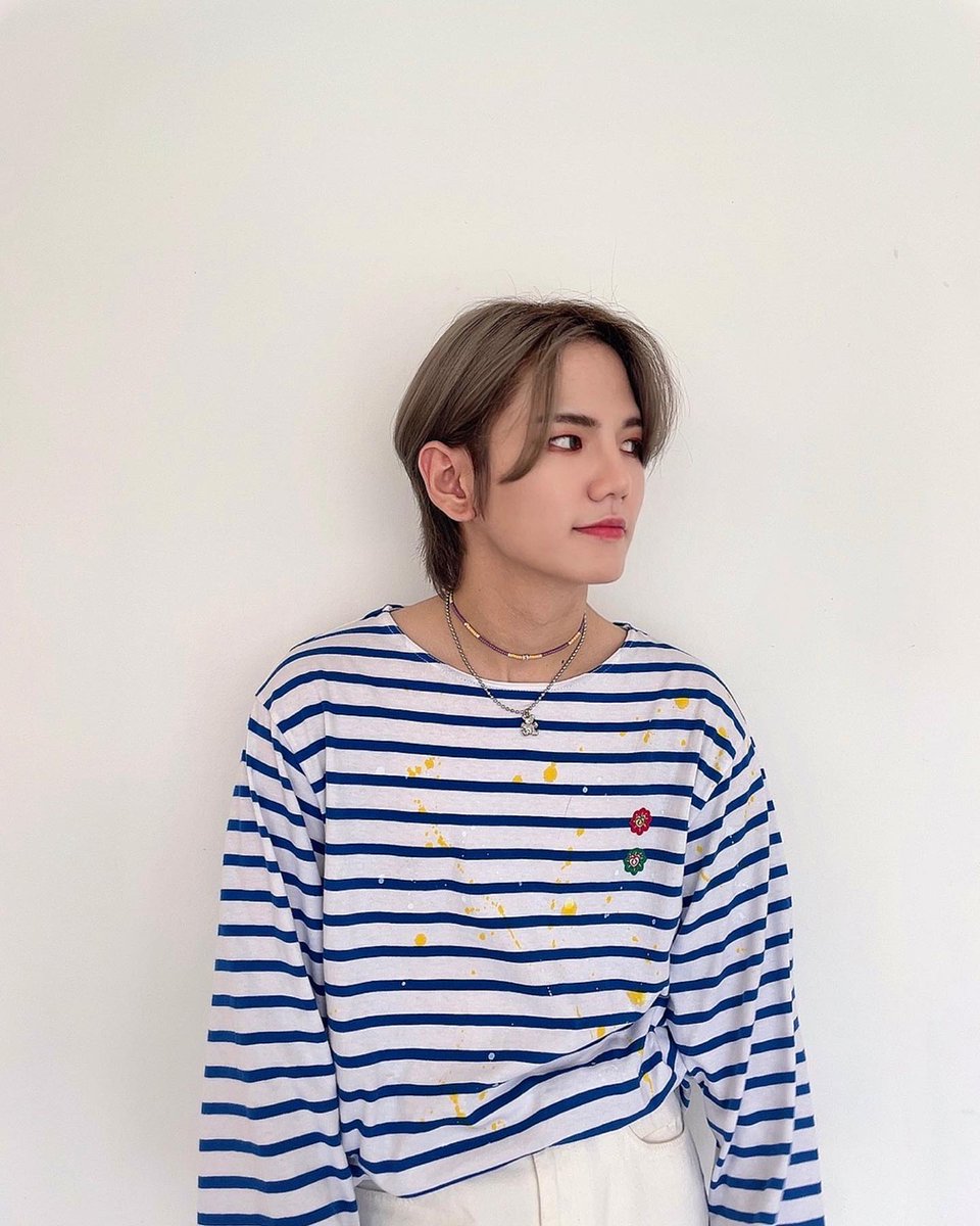 BittoFanbase's tweet photo. Happy birthday to our maknae Hwanhee 🎂
You want to be so cool but seems so cute and that's why HONEY10 love you 💛
We love to hear you every day (even if sometimes the tension is too up 🫢), don't ever change!
#환희 늘 응원할게 🤗

#환히_빛나는_환희_생일축하해
#HAPPYHWANHEEDAY https://t.co/paeP0crkiG