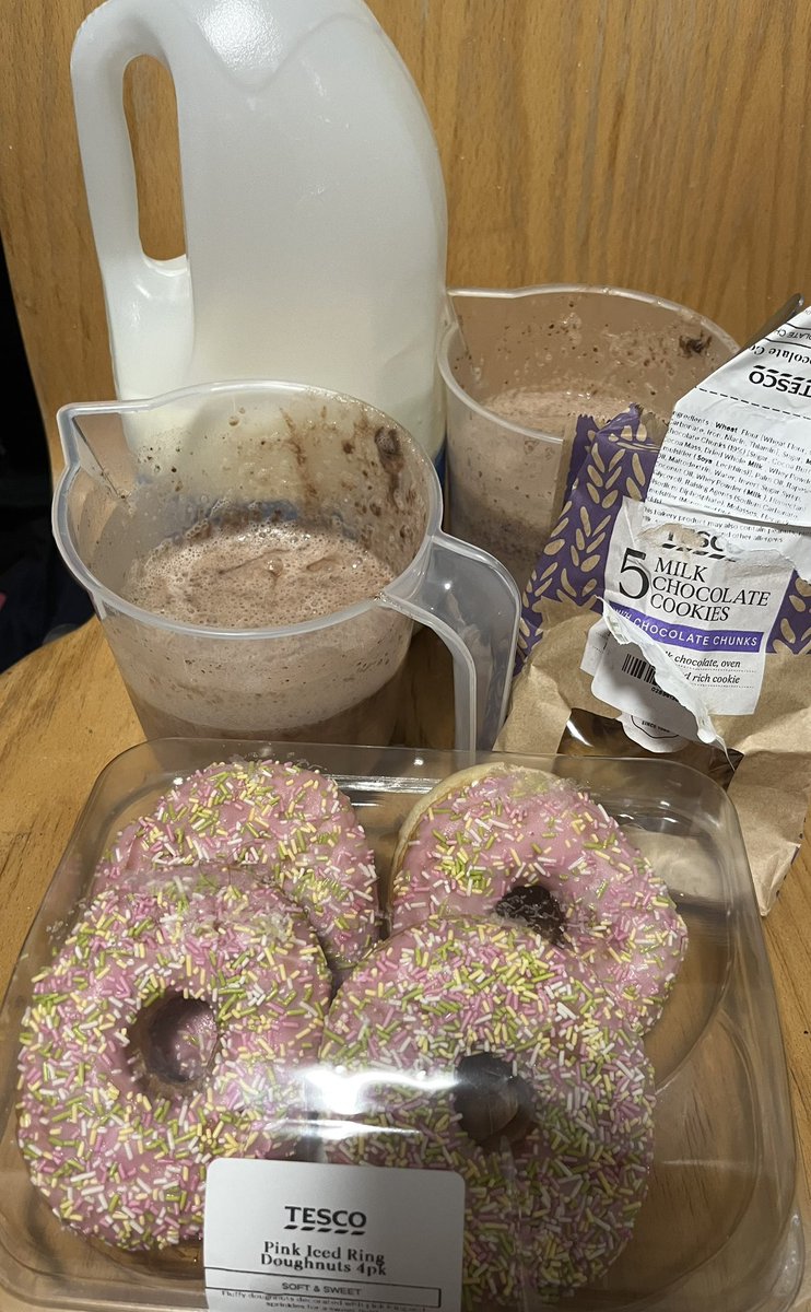 fatpiggyboy13's tweet photo. Nice little snack before work. I’ll be sure to share the aftermath with you soon oiiink!! 🐷 https://t.co/DiHaUsCzJh