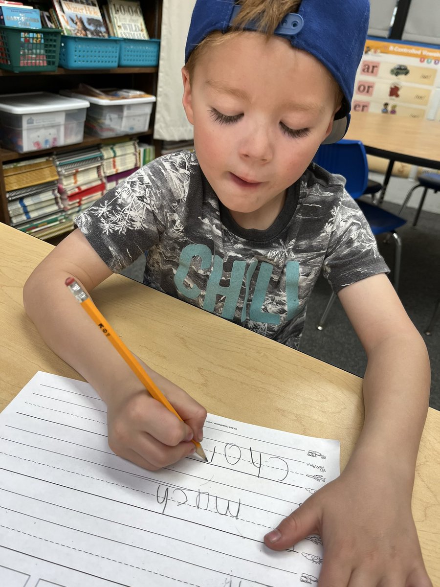 The first graders did an awesome job as digraph detectives today when they found the digraph CH on their shirts! A real world connection always helps solidify learning. 🕵️‍♂️ #LongfellowBears #D97 #evenpokemonhavedigraphs