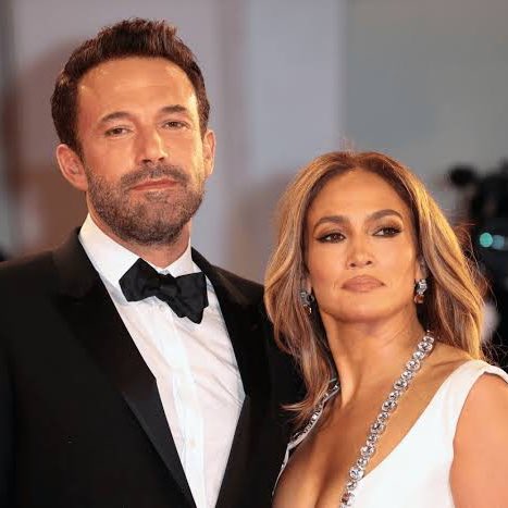🚨FAMOSOS: Mãe de Jennifer Lopez conta que rezou durante 20 anos para a filha reatar com o ex-namorado Ben Affleck.