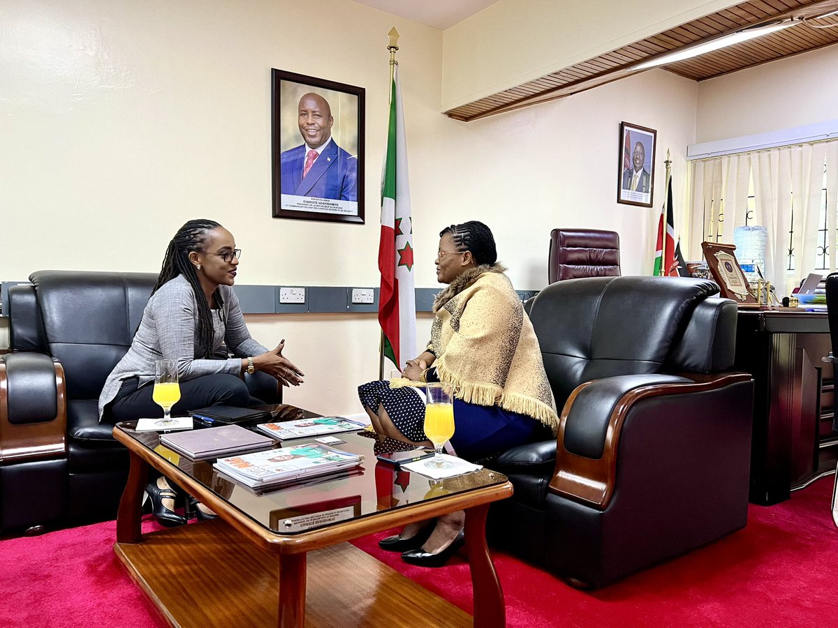 Heureuse d’avoir été reçue en audience par l’Ambassadeur du #Burundi au #Kenya, Mme @EvelyneHabonim1. 
Je lui ai remis des exemplaires de la 10e édition du magazine #INGOMAG & nos échanges ont porté sur la valorisation de l'image de marque de notre pays à travers l’ambassade.
