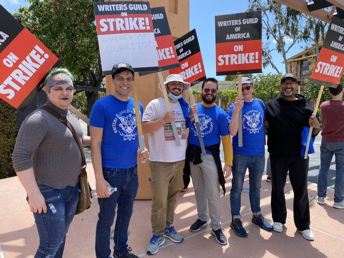 jennnixon's tweet photo. History continues to repeat itself.
1981, 2007, 2023
#StarTrek #WritersStrike #StandWithWriters https://t.co/ChJY5UYvsH