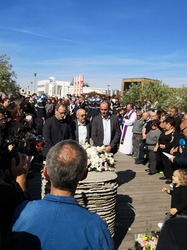 Era u 5 di maghju.
Duvere di memoria,  l'anni passanu ma u ricordu parsiste per quelli chi so cascati, per quelli chi u so micca vultate, per e famiglie per a Corsica sana.

Era un 5 di maghju ...