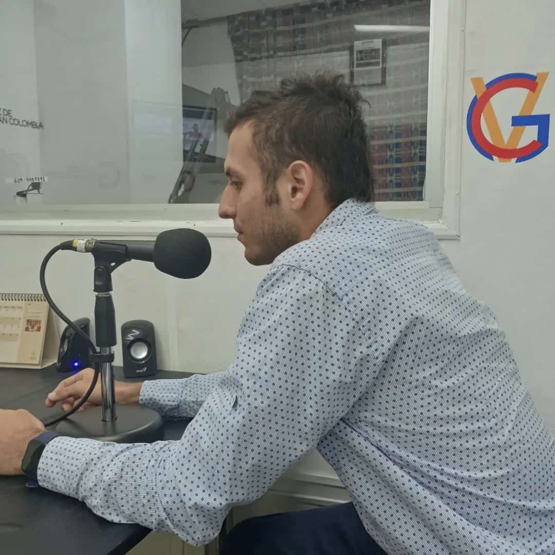 davidbernal_p's tweet photo. Le agradezco a la voz de la gran Colombia por permitirnos dar a conocer nuestra campaña de donaciones de alimentos no perecederos.
#lavozdelagtancoñombia
#Grandobaton
#DiosEsBueno 
#AyudanosaAyudar https://t.co/cU7ld1FRif
