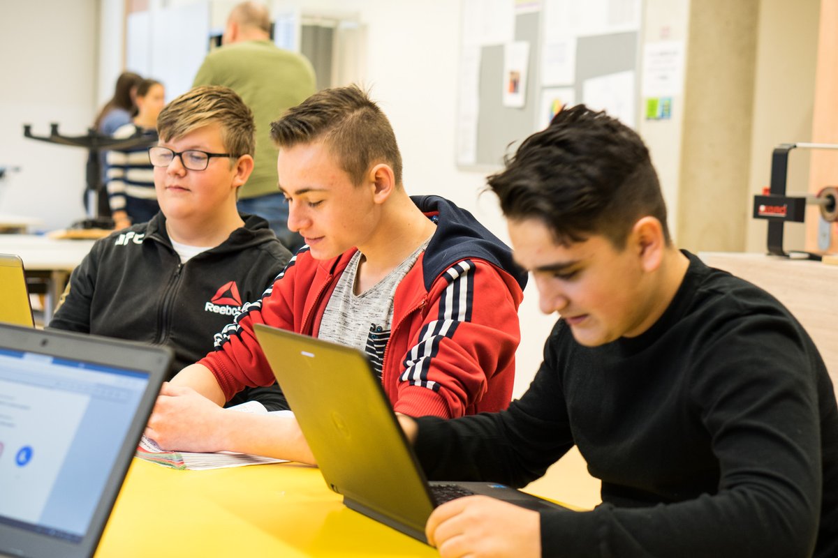 Revisely tweet media