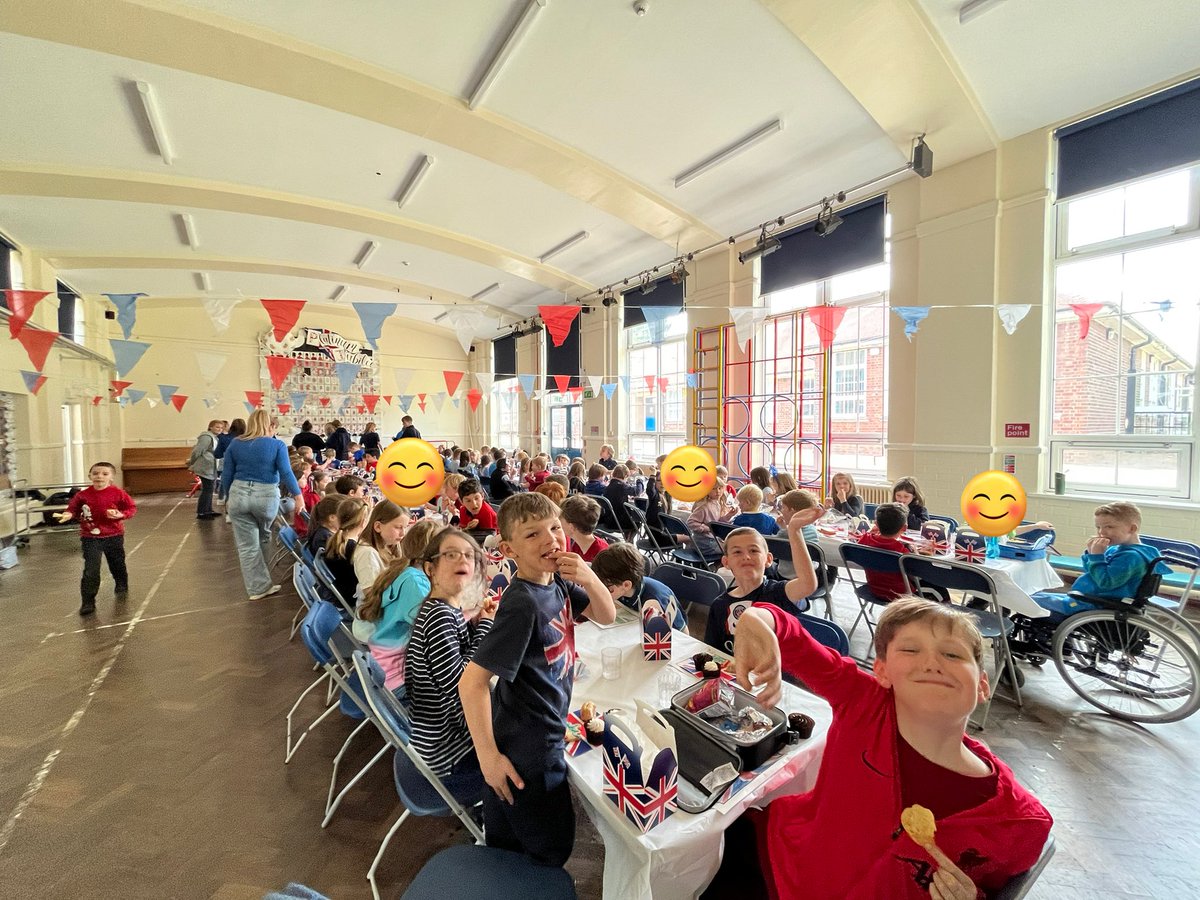 Kingsley_CP_Sch's tweet photo. A fantastic party lunch celebrating the King’s coronation 🇬🇧 https://t.co/UpVY1SGaDO