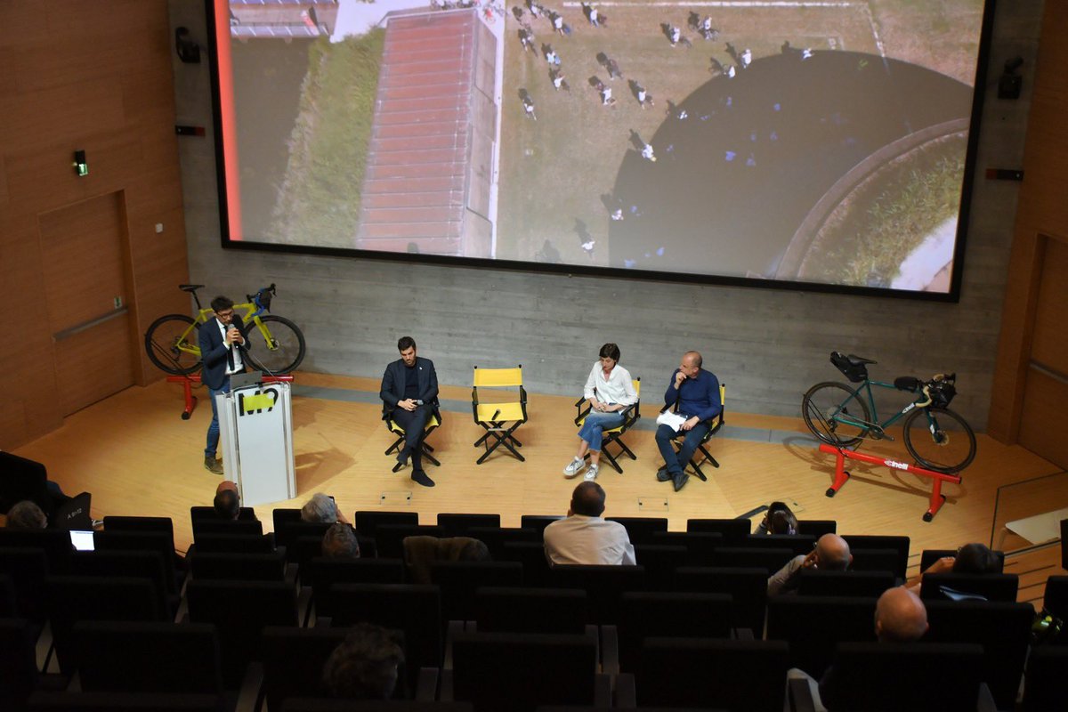 comunevenezia's tweet image. 🚲 Torna il #bike festival PAVÈ, pedalando a #Venezia!

🚴‍♂️ Da oggi al 7 maggio tre giorni dedicati al #ciclismo visto non solo come #sport, ma anche come alternativa sana e sostenibile rispetto alla classica #mobilitàurbana

Scopri di più 👉🏻 v41.it/L1841