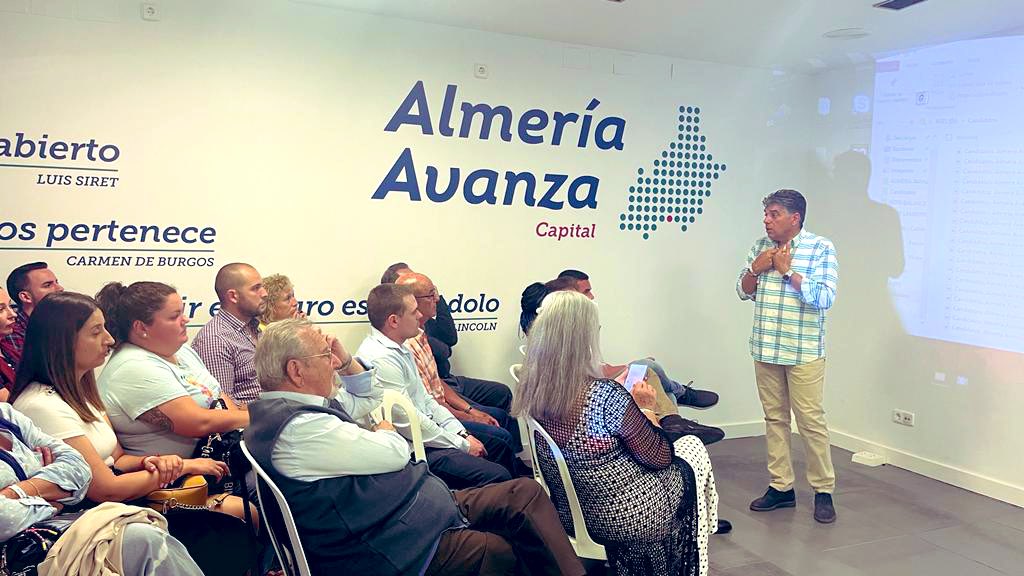 miguelcazorlag's tweet photo. Reunión de planificación de equipos de Campaña. 
Tarde de unión, armonia, e ilusión en trabajar por y para Almeria. 
EQUIPAZO con Candidatos y muchos colaboradores de @almeriaavanzac 

#TenemosEquipo
#HayProyecto
#AlmeriaAvanzaCapital https://t.co/97DEz1NckP