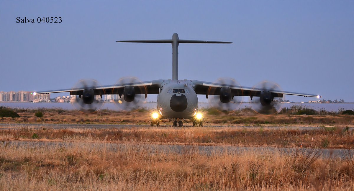 RT @05derecha: Hoy no he podido hacer fotos en la #BASanJavier #AcademiaGeneraldelAire. Dejo la que pude hacer ayer al anochecer de este #A400M (@15WAirTransport @BeAirForce) saliendo de pista para pasar la noche a orillas del Mar Menor. Feliz descanso p…