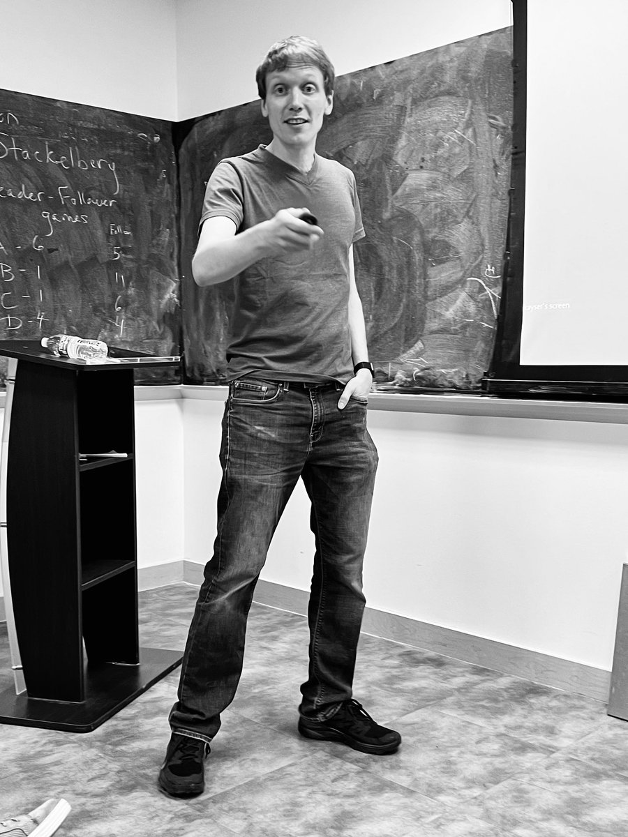 ara_anderson's tweet photo. Todays @mathonco seminar is by @JonaKayser presenting, A top-down-bottom-up approach to evolution-based therapies in compact populations. Watch along with us on our @YouTube channel: https://t.co/aASzWcOCq6 https://t.co/o5j7b6TN7i