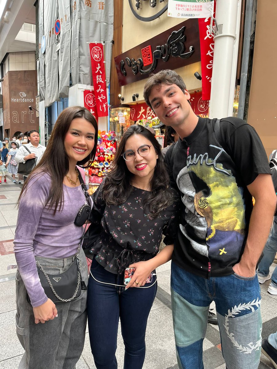 diverpeople's tweet photo. Queria deixar registrado aqui que encontrei o Rangel, o Bley e a Fran em Osaka hoje, eles são reais e eu me tremi toda quando vi eles, toda ablublé das ideias, mas foi tudo https://t.co/ob8An2Vq5T
