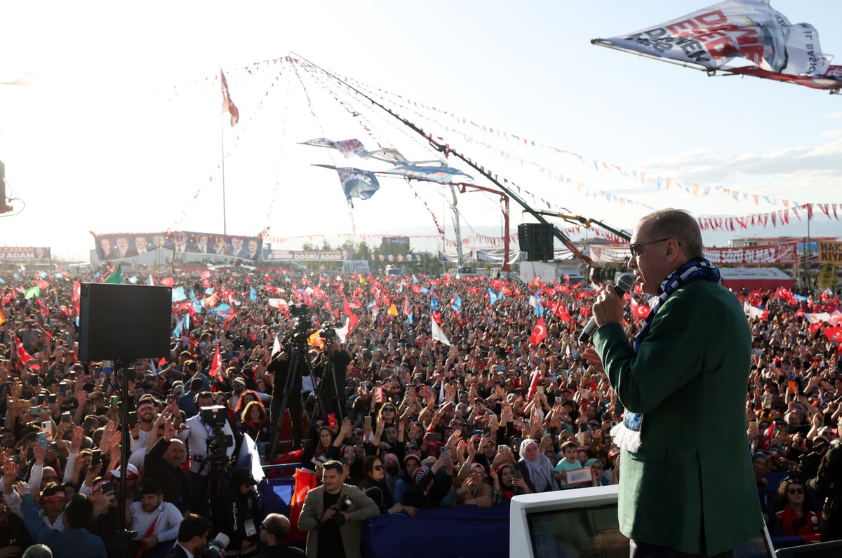 RTErdogan's tweet photo. Millî iradenin yıkılmaz kalesi Erzurum. Teşekkürler Erzurum! 🇹🇷 https://t.co/EXa5PSdUS4