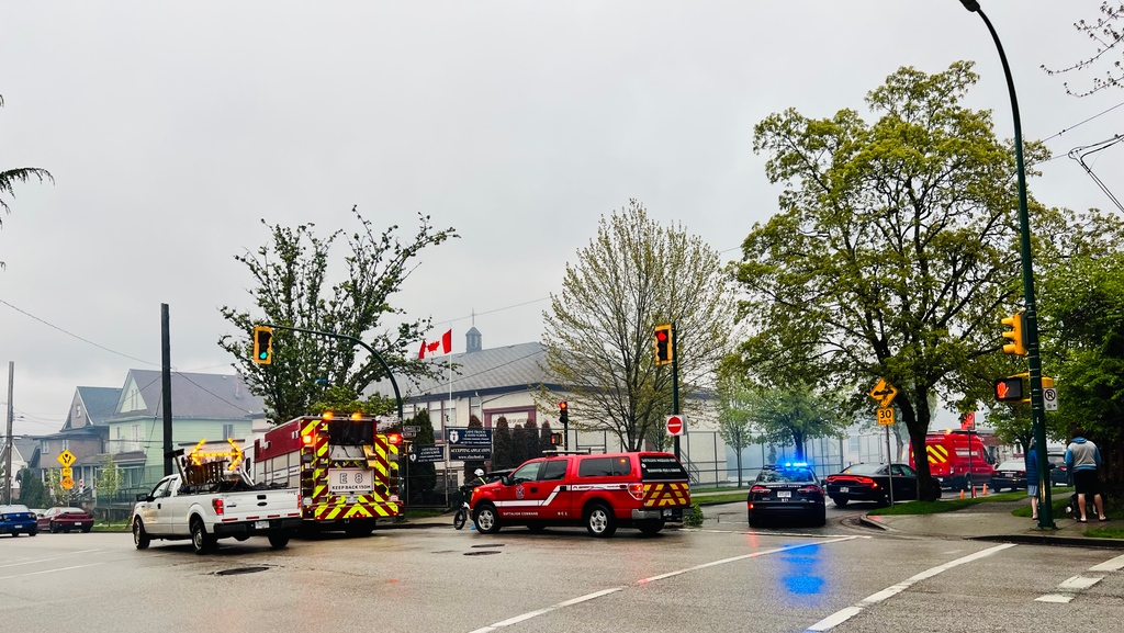 DCSheldonYoung's tweet photo. Thanks to @VanFireRescue for their quick response to a #2ndAlarmFire in my neighborhood this morning.
#VFRS https://t.co/L6UjJtVLEC