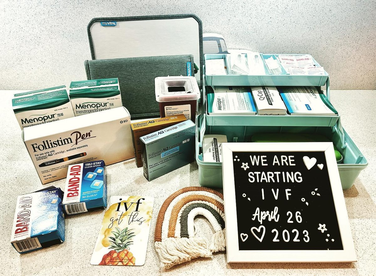 myvitro's tweet photo. "Hoy comenzamos este nuevo capítulo en nuestras vidas. Agradecemos a todos los que nos ayudaron a llegar aquí. IVF day 1! 💉🍍" - Michelle  https://t.co/c2EipAqKrV  #pcos #infertility #heylossmama #losmama #ivf https://t.co/QpW0D6FsN1