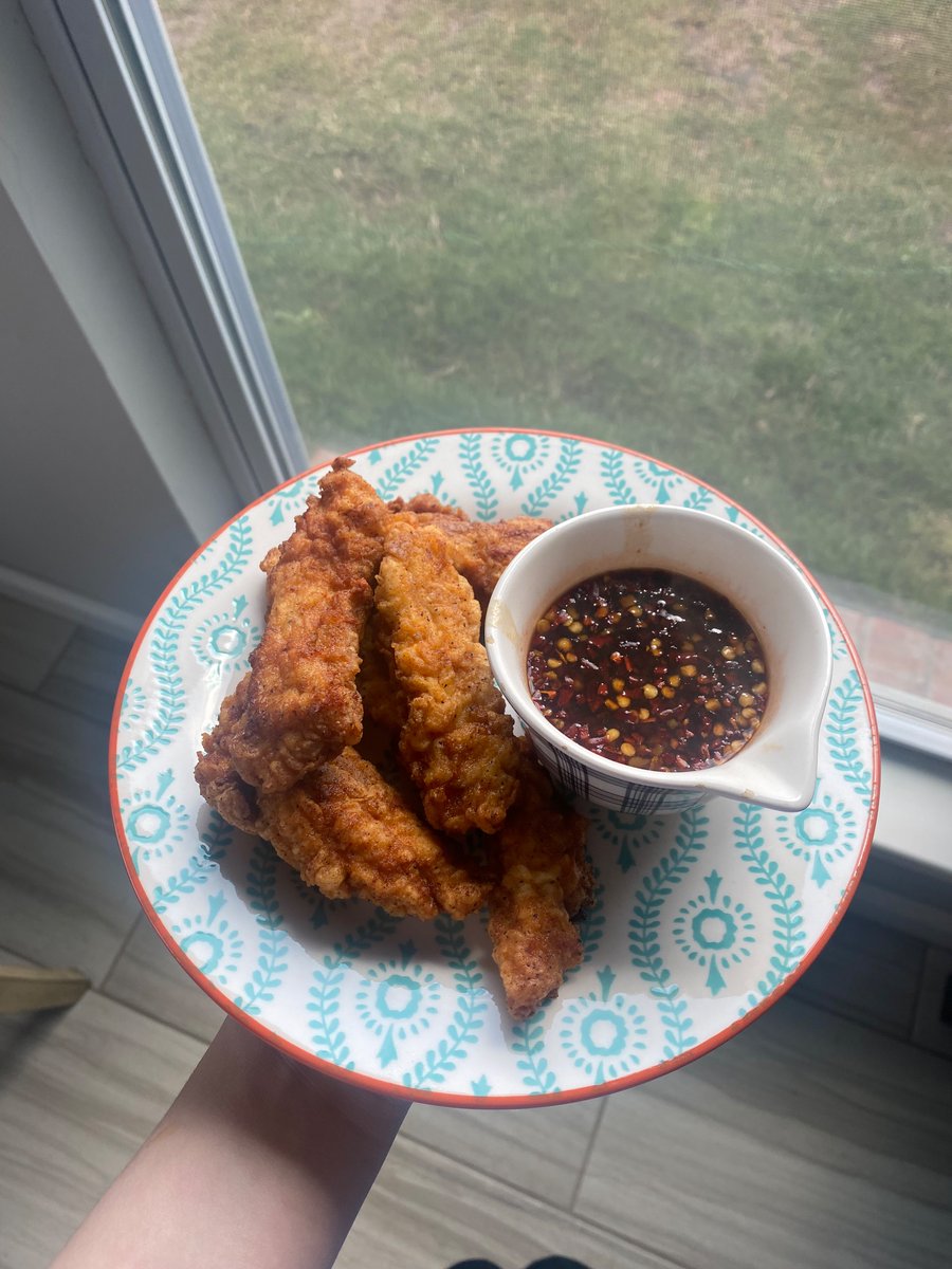 redvelvetsully's tweet photo. homemade chicken tenders !! + soy garlic sauce https://t.co/FDpYVf5DEa
