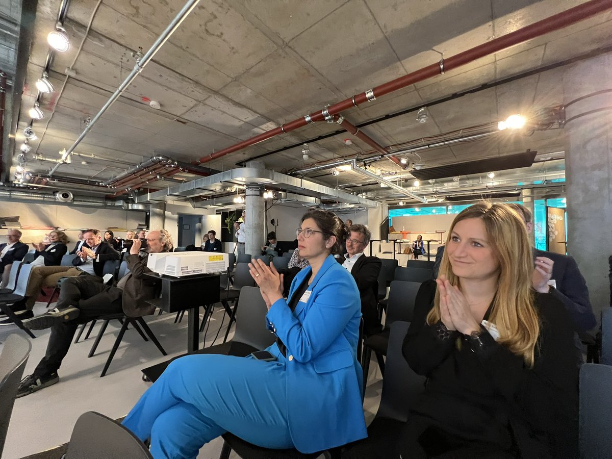 healthcare_de's tweet photo. Verleihung der Awards #difg: @UKSH_KI_HL eHealth-basierte Schmerztherapie EB-IMST; Das virtuelle #Krankenhaus Saarland = intersektorales Versorgungsnetzwerk plus Info-App; #Oberberg_FAIRsorgt, sektorenübergreifende Versorgung von Senior:innen im Oberbergischen Kreis https://t.co/JCMDu9WAMd