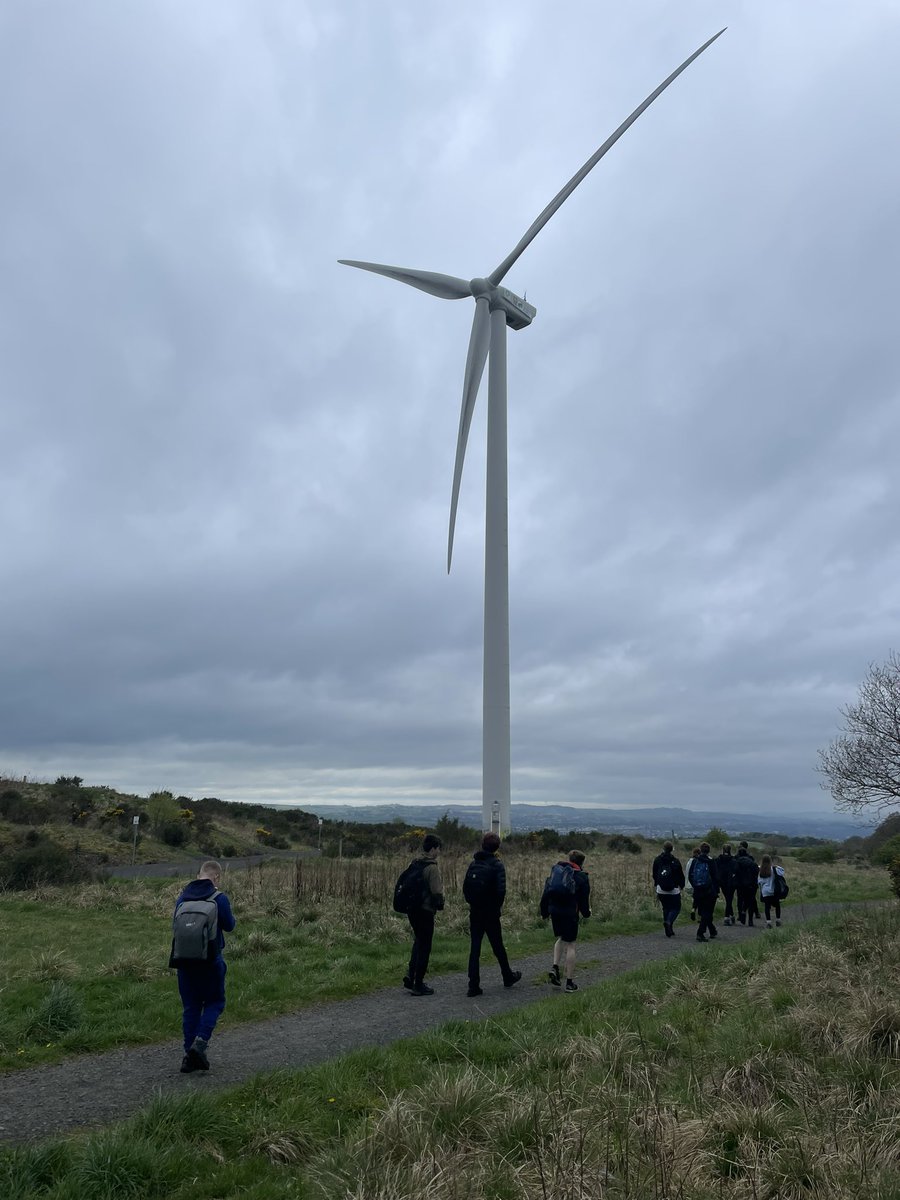 maths_MissC's tweet photo. Well done to all the S3 pupils who completed their practice walk for Bronze DofE! 😊🗺️ @StonelawHS https://t.co/zDAJBgKzXg