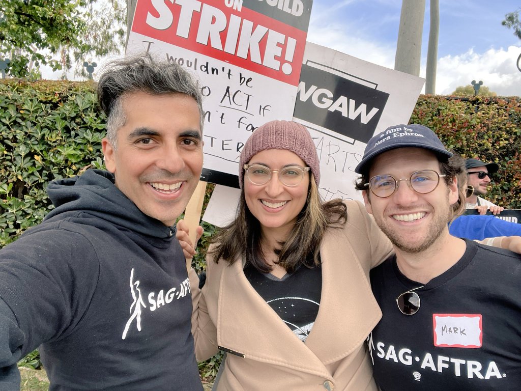 Inspiring first time out yesterday supporting the #WGAStrong, our #1u sibling, on the picket line! Met so many great folks, reconnected with friends, got a taste of how many people are behind this movement. This is everyone's fight. More today.

 @SAGAFTRA stands with the #WGA.