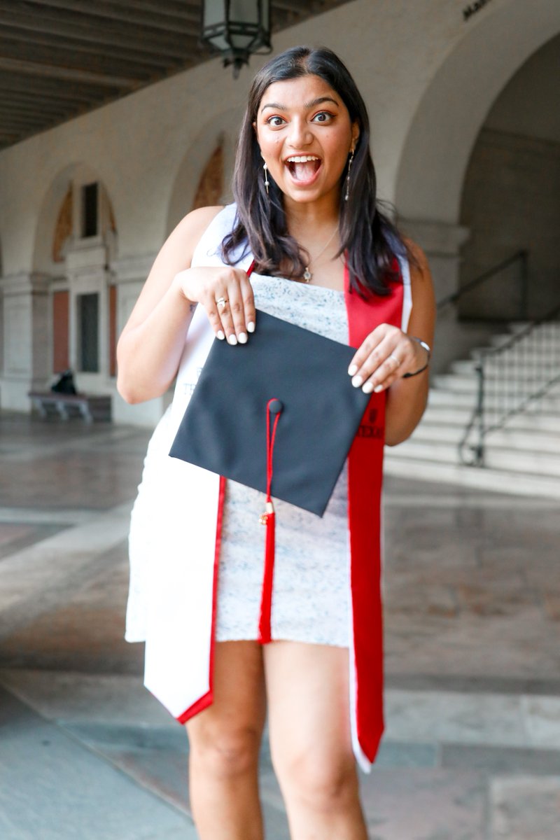universitycoop's tweet image. BIG CONGRATULATIONS to the Co-op's graduating seniors! 🎉🍾🎓 We are so proud of y'all and can't wait to see all that y'all accomplish! Hook 'em forever! 🤘

#ut23 #texasgraduation #texaslonghorns #longhornfriday #hookem #legends