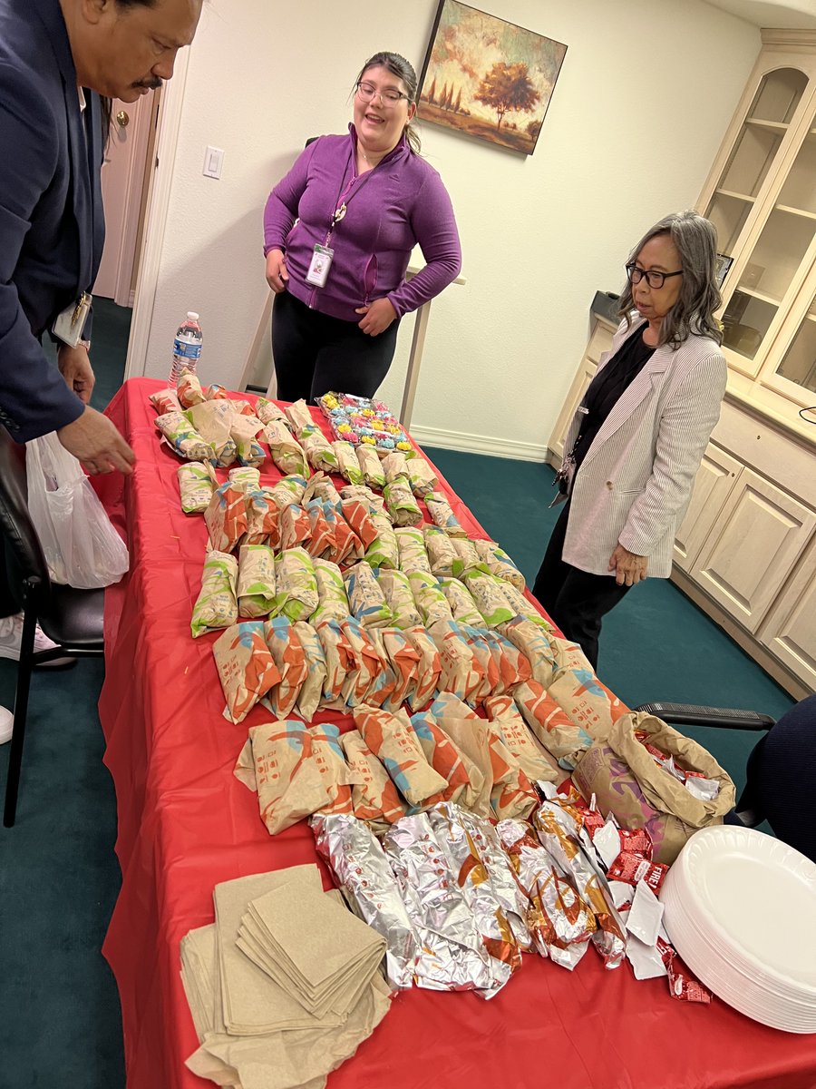landmarkrecover's tweet image. It's Cinco de Mayo, and Landmark Recovery of Las Vegas celebrated the holiday with burritos, tacos, and colorful cupcakes. The staff really enjoyed the festivities!

#cincodemayo #landmarkrecovery #employeeappreciation #employeeexperience #employeeengagement