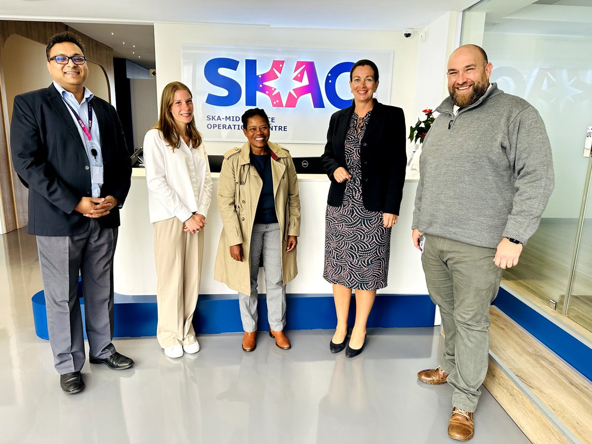 GermanyCapetown's tweet photo. After having visited the #SquareKilometreArray in the Karoo March, it was great to meet the team at their headquarter here in Cape Town. Thank you for explaining what you do and how you "listen" deep into the universe, @SKAO and @SKA_Africa! 🇩🇪 is proud to be a full member soon. https://t.co/gA8Uw4FstT