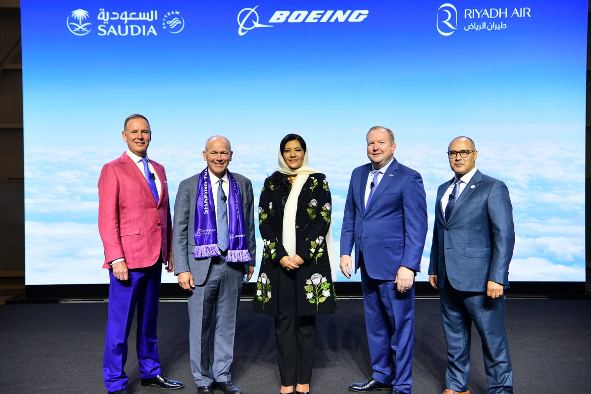 SaudiaGroup's tweet photo. احتفت #الخطوط_السعودية بشراكتها مع شركة بوينج @boeing في طلبية شراء تاريخية لعدد 49 طائرة من طراز دريملاينر 787 خلال فعالية أقيمت في موقع بوينج في ساوث كارولينا.
للمزيد من التفاصيل:

https://t.co/qErHDKWitS https://t.co/64dghN4Vzk