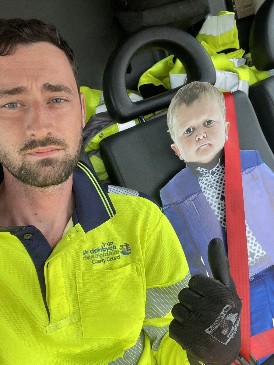 matt1DUK's tweet photo. Picked up the new worker today, he’s a proper grafter to be fair 👌😂 #binman #Celebrities  #cardboardcutout #funny #hasbulla @HasbullaHive @Hasbulla_NFT https://t.co/JrmgR8BALB
