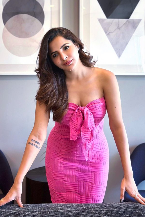 FvYKZ77aEAAiXVV?format=jpg&name=900x900