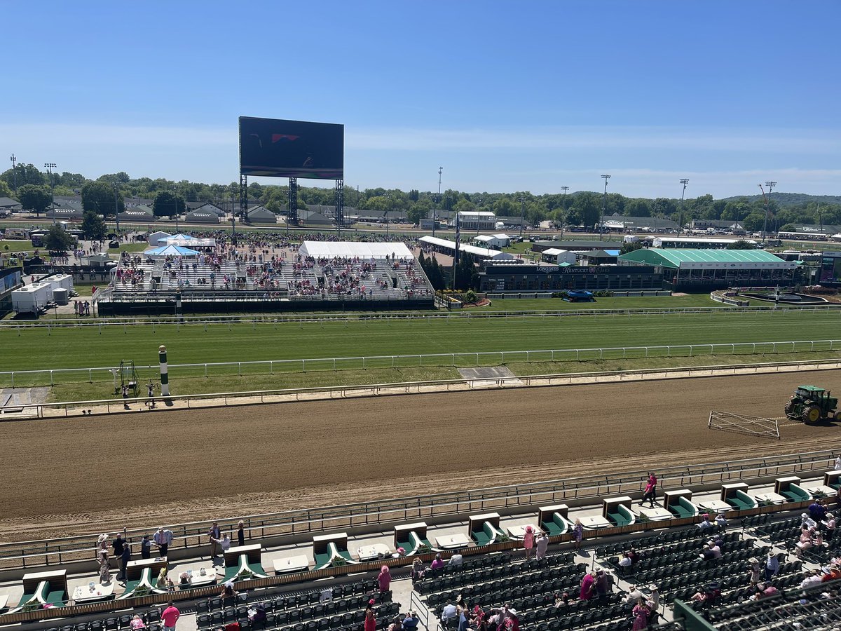 jamesh19d's tweet image. Happy Oaks!!!!