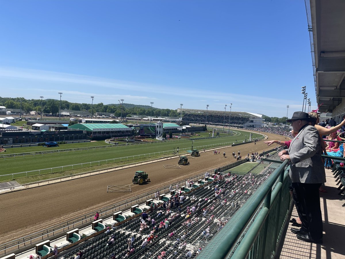 jamesh19d's tweet image. Happy Oaks!!!!