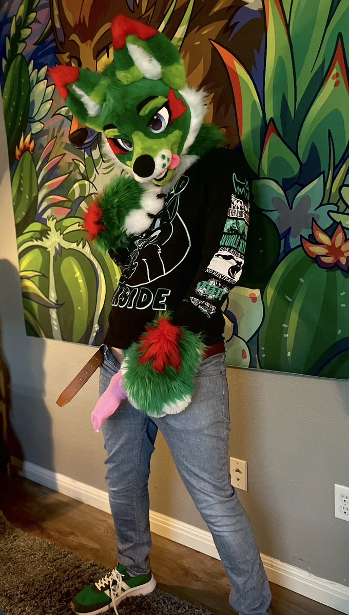 supermoobull's tweet photo. "So like... are you going to help him out, or what?"
-
#FursuitFriday https://t.co/qN6hFivMFi