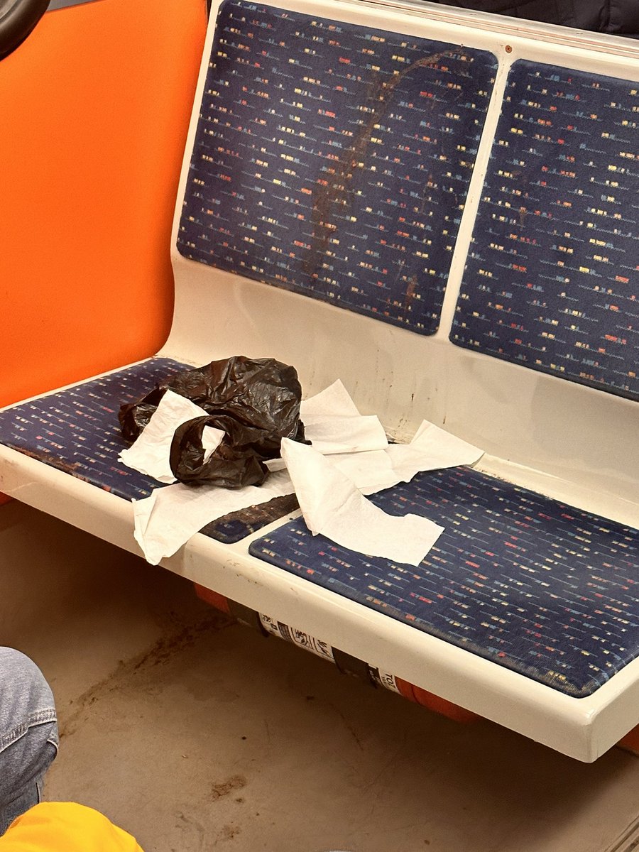 Lan metroya mı sıçtınız poşette bok var