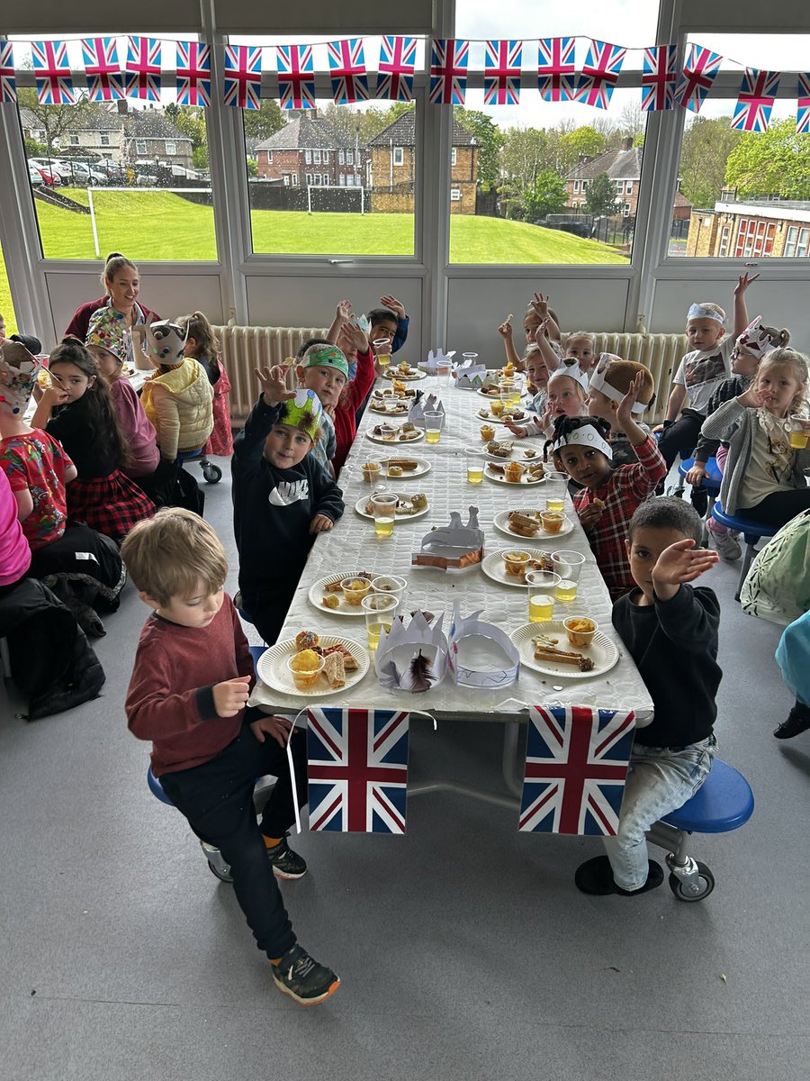 missmiddletonhb's tweet photo. We’ve had the best day in Reception celebrating the King’s Coronation! A special lunch, crown making and even a disco!!! @HartleyBrookPri @hb_misssimpson @MissEmsonHB #Coronation https://t.co/eaPKN2oagj