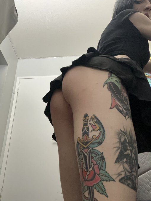 Look at my butt!!!!! :D https://t.co/KYwThAgMDV<a href="/tag/mvsales"class="tags"><span>#mvsales</span></a><a href="/tag/mvtrans"class="tags"><span>#mvtrans</span></a>