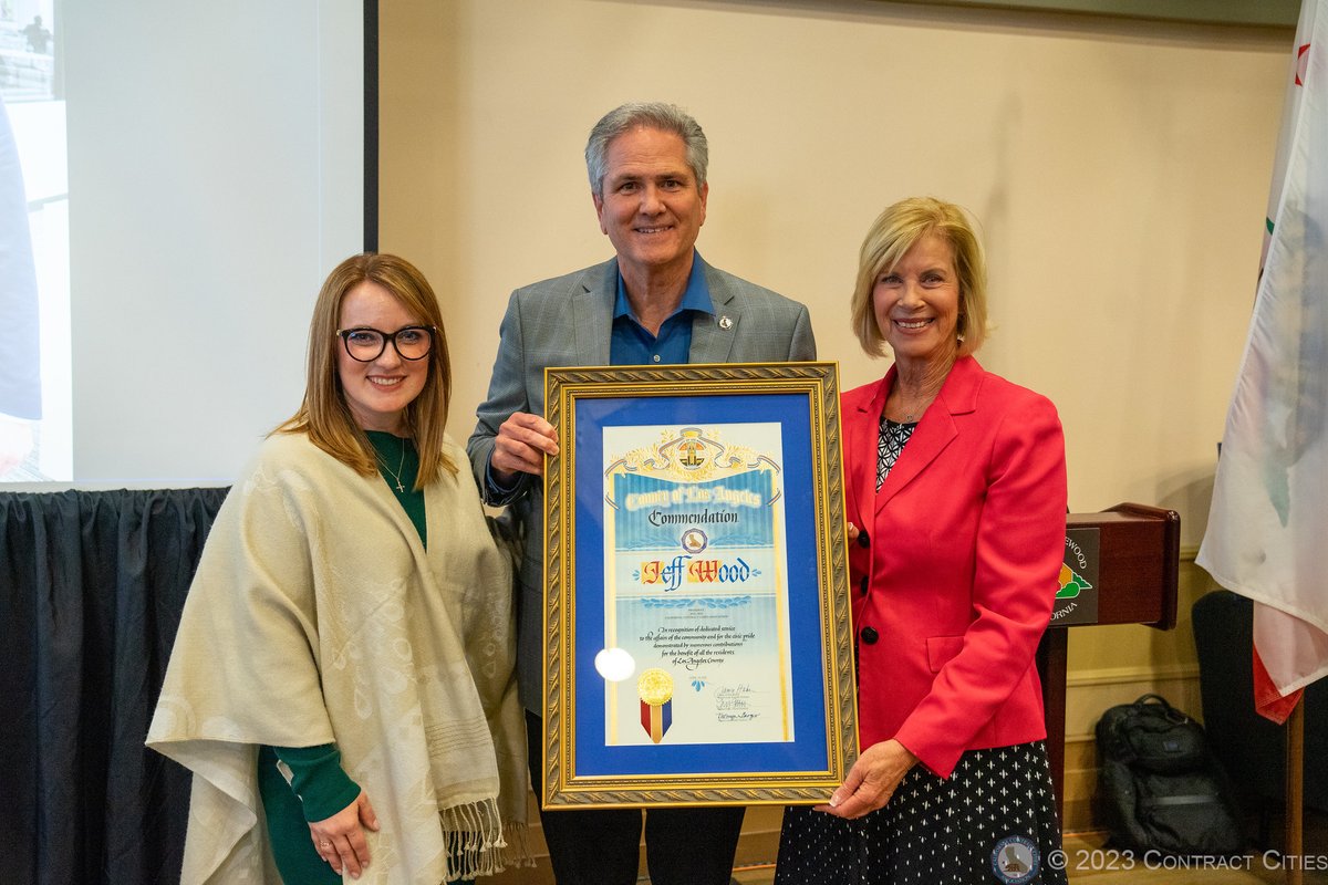 contractcities's tweet photo. A few weeks ago, many of us in the #ContractCitiesFamily made our way to the @City of Lakewood for Jeff Wood's last Board of Directors Meeting as President of #ContractCities! Thank you to all of the #CCCA #MemberCities who gathered to celebrate Jeff. Check out some highlights!📸 https://t.co/I4VgWHeQm6