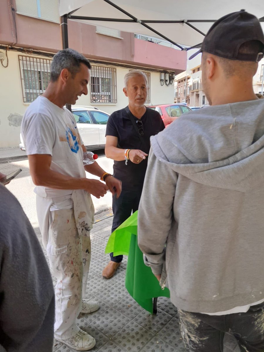 VOX_Moncada's tweet photo. Hoy en la mesa informativa a pie de calle junto a los vecinos de Moncada en la calle Valencia.
#cuidamoncada
#CuidaLoTuyo https://t.co/4uZ7s5GN6S