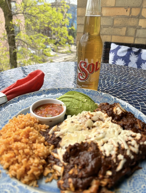 SolBeerUS's tweet image. Cheers to our friends down in Puebla today 🍻 🇲🇽