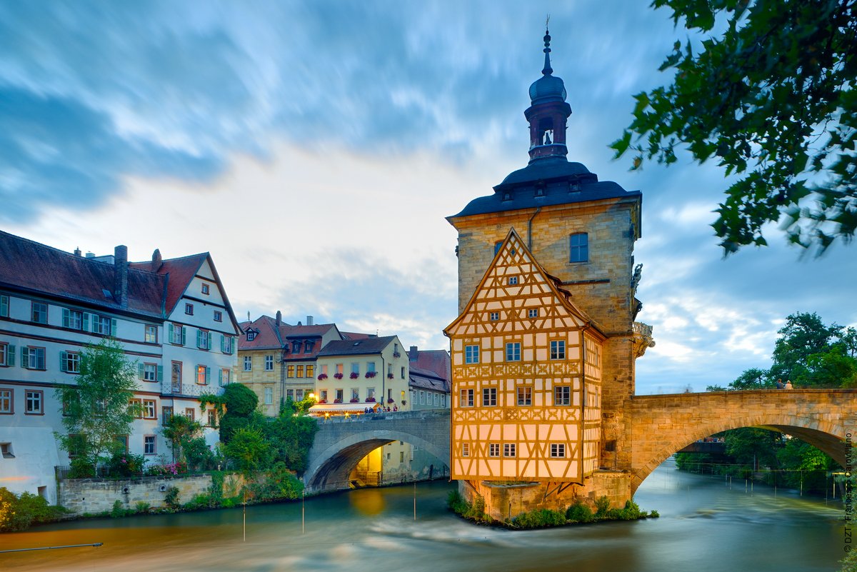 VisitGermanyUK's tweet photo. How about a short break in Nuremberg? And, if you stay a little longer you could also visit the following amazing places:
📍Regensburg
📍Bamberg
📍Würzburg
📍Ansbach
From Nuremberg, which nearby locations would you recommend?
#staylonger #sustainability #49EuroTicket https://t.co/MP7vHtPnLj