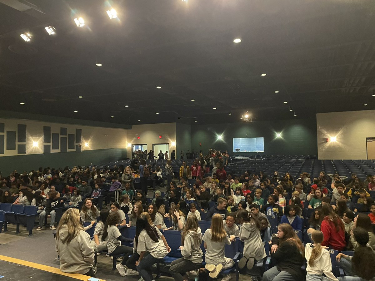 ROCKSPRINGSBAND's tweet photo. Excited to host our future 6th Grade Knights! Thanks RSMS Beginning Band for a great job this morning!! @RSMSKNIGHTS @RCSArts https://t.co/gvwn1QNO3a