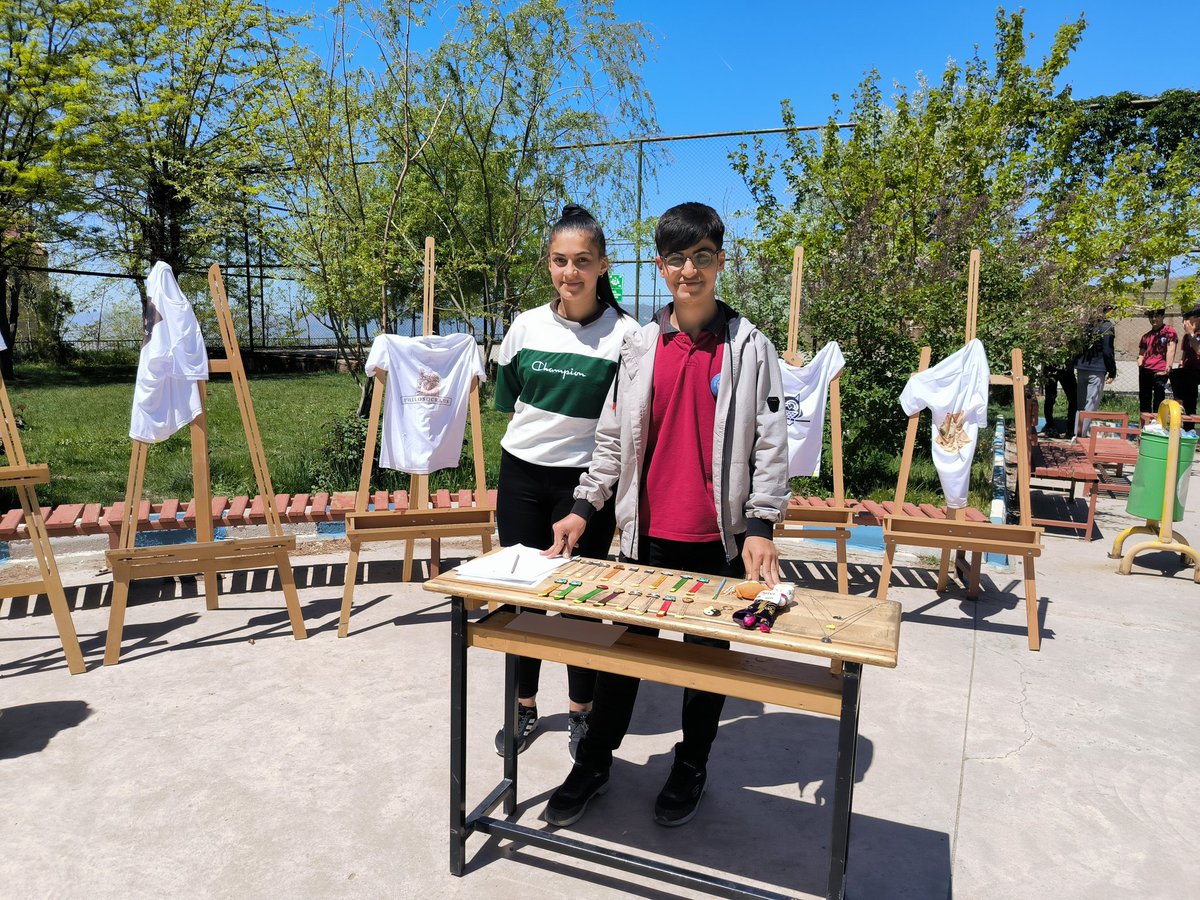 sbl_fatih's tweet image. Okulumuzda Düşün-Tasarla-Paylaş felsefe sergisi düzenlendi. Felsefe dersi öğretmenimiz Serpil TUNCA KOÇAK ve emeği geçen öğrencilerimize teşekkür ederiz.
@tcmeb @sirnakmem73 @Mirzacazim @valiosmanbilgin @SirnakValiligi @SalgutSabri @HsnYiit84184250