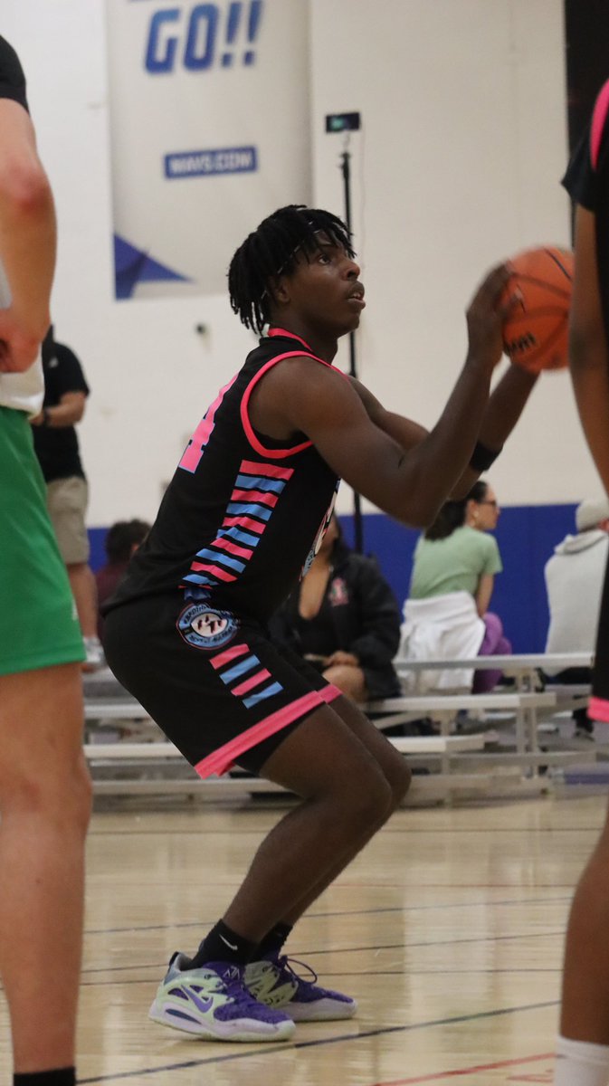 JohnsonEliteAAU's tweet photo. Player Spotlight!
Jermiah Chatman (@Jayiz24)
6’4 G
Westside HS
2024
Coaches get this young man on your radar ASAP! Has had a great showing so far this season. Gaining interest from all levels. Natural 3 level scorer and loves to live above the rim!
#RecruitTheHighlights https://t.co/GgY7bMjUq2