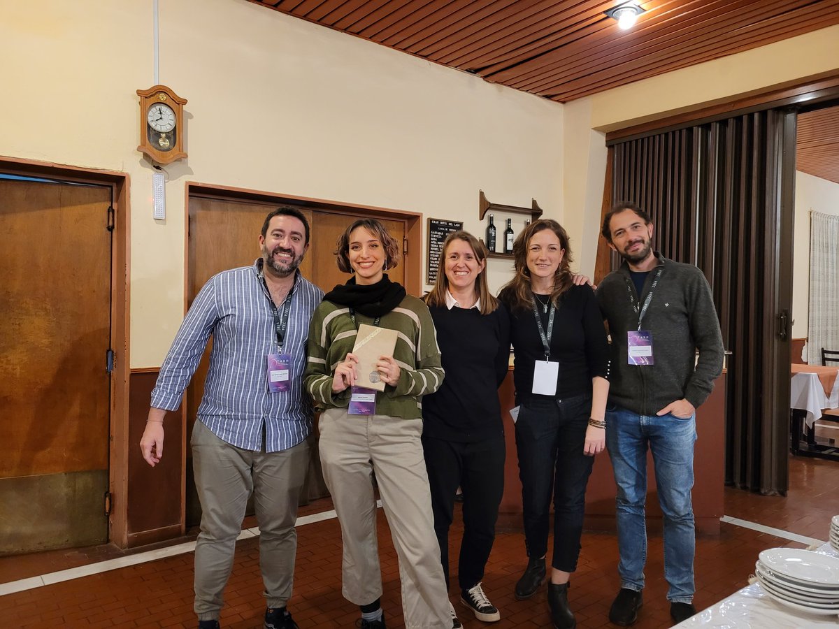 NMRLabCordoba's tweet photo. Felicitaciones a quienes ganaron los premios a los mejores pósters: Luciano Paolo, @axelkemmerer y @Murielzampieri #VTARM #NMR #PosterSession https://t.co/v1lHC4MG3H