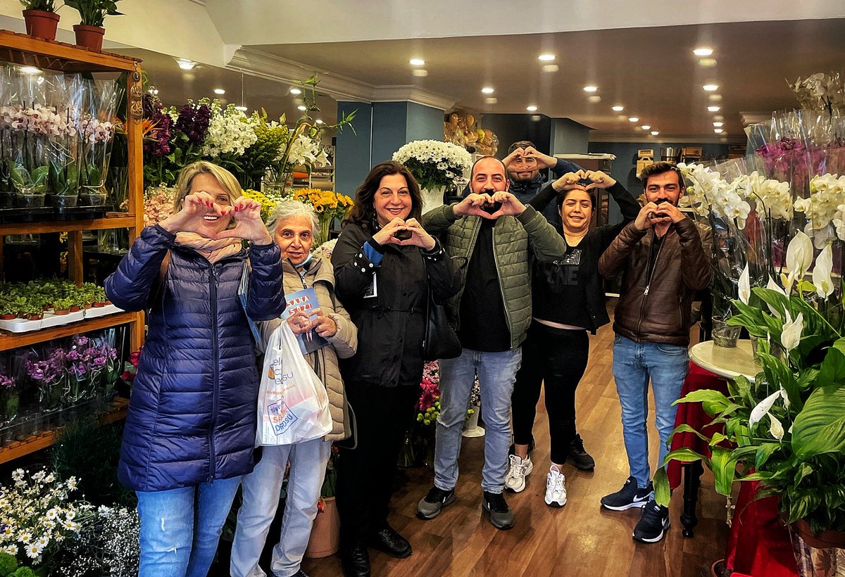 TuranayGelirli's tweet photo. Saha calismarimiza devam ettik  13. Cumhurbaşkanı adayımız sayın Kemal Kılıçdaroğlu na desteklerini ve 6 Mayıs cumartesi Maltepe miting alanında saat 17.30 da gerçekleşecek büyük İstanbul mitingine halkımızı davet ettik..
#SanaSöz #İlkTurdaBitecek #HaydiTürkiye https://t.co/FIGDr2eWkZ