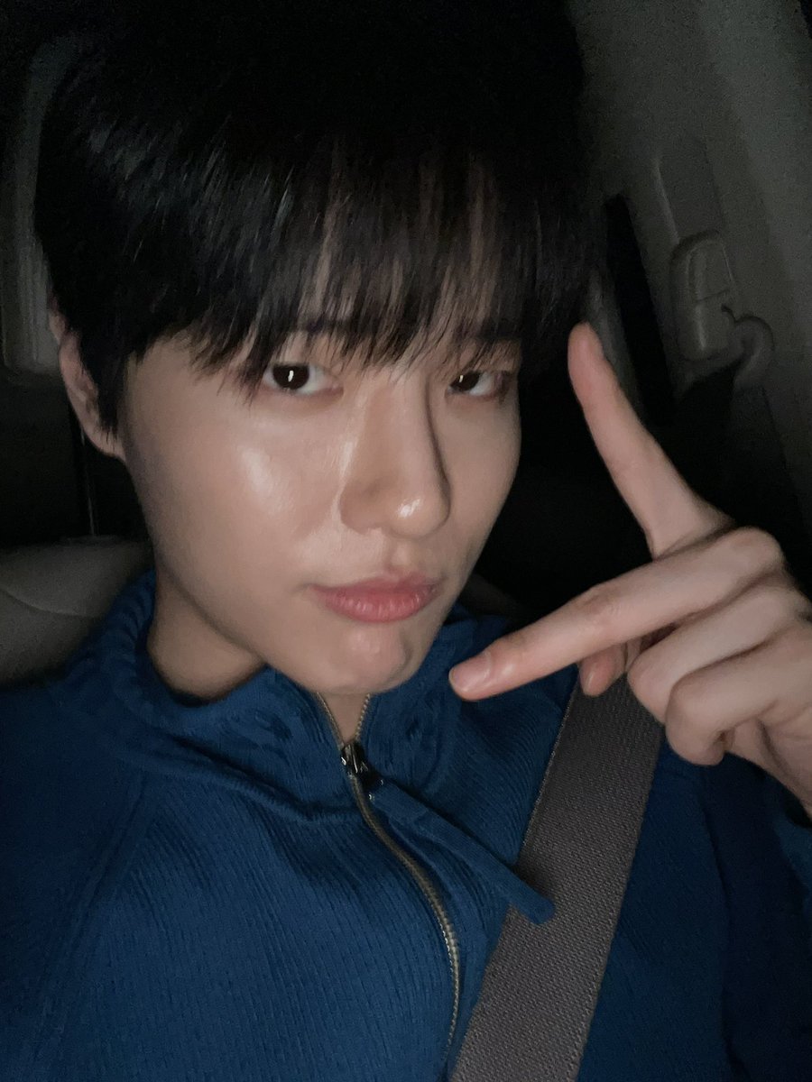 _chowoodz's tweet photo. 진짜 무즈데이 진심으로 축하해요 🧡💙 오늘 하루 무즈덕에 너무너무 행복했다 https://t.co/9n582WOrzi