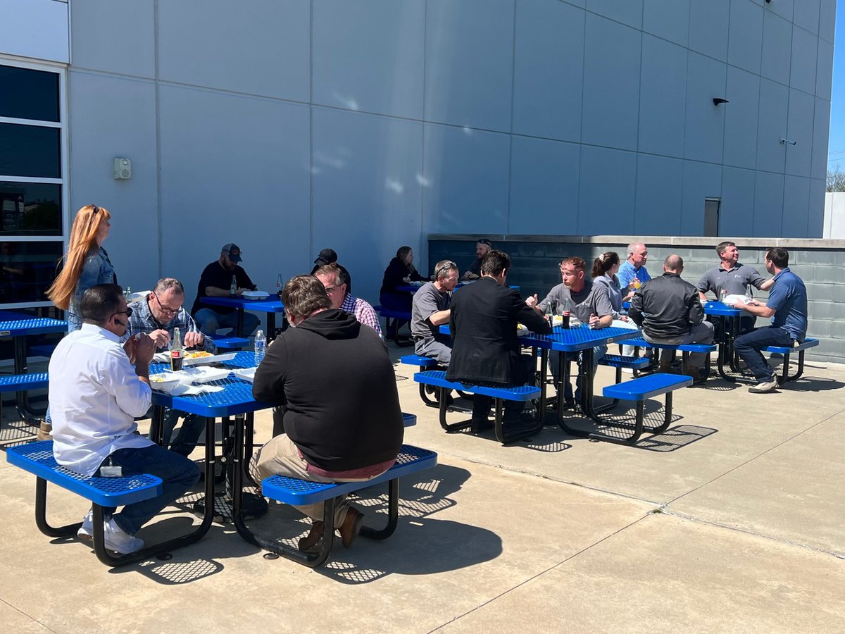 Feliz Cinco de Mayo!

Our staff is enjoying this weather and delicious tacos, courtesy of El Buen Taco 💃🌵🥑🌶 🌮🌯

#unitedgrinding